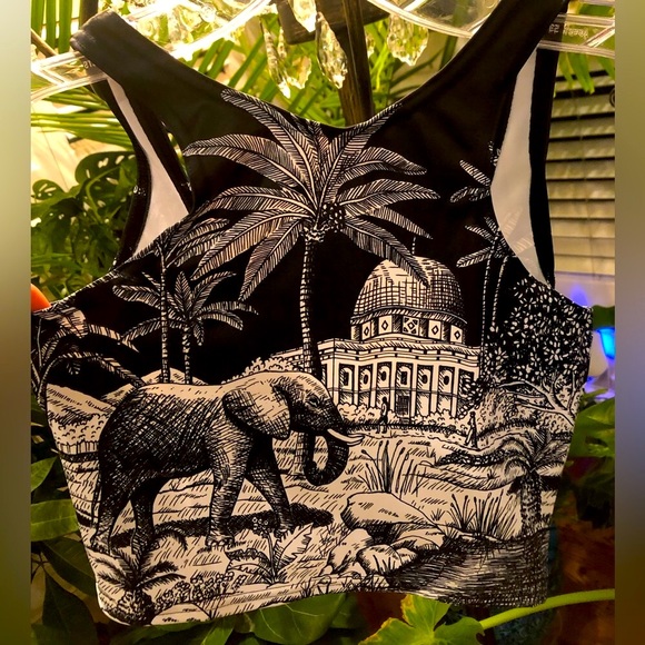 BlackMilk Elephant Walk Reversible Crop Top - Picture 3 of 13